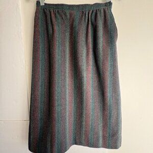 Pendleton 100% Virgin Wool Green Red Plaid Vintage Preppy Skirt Size 8 USA made